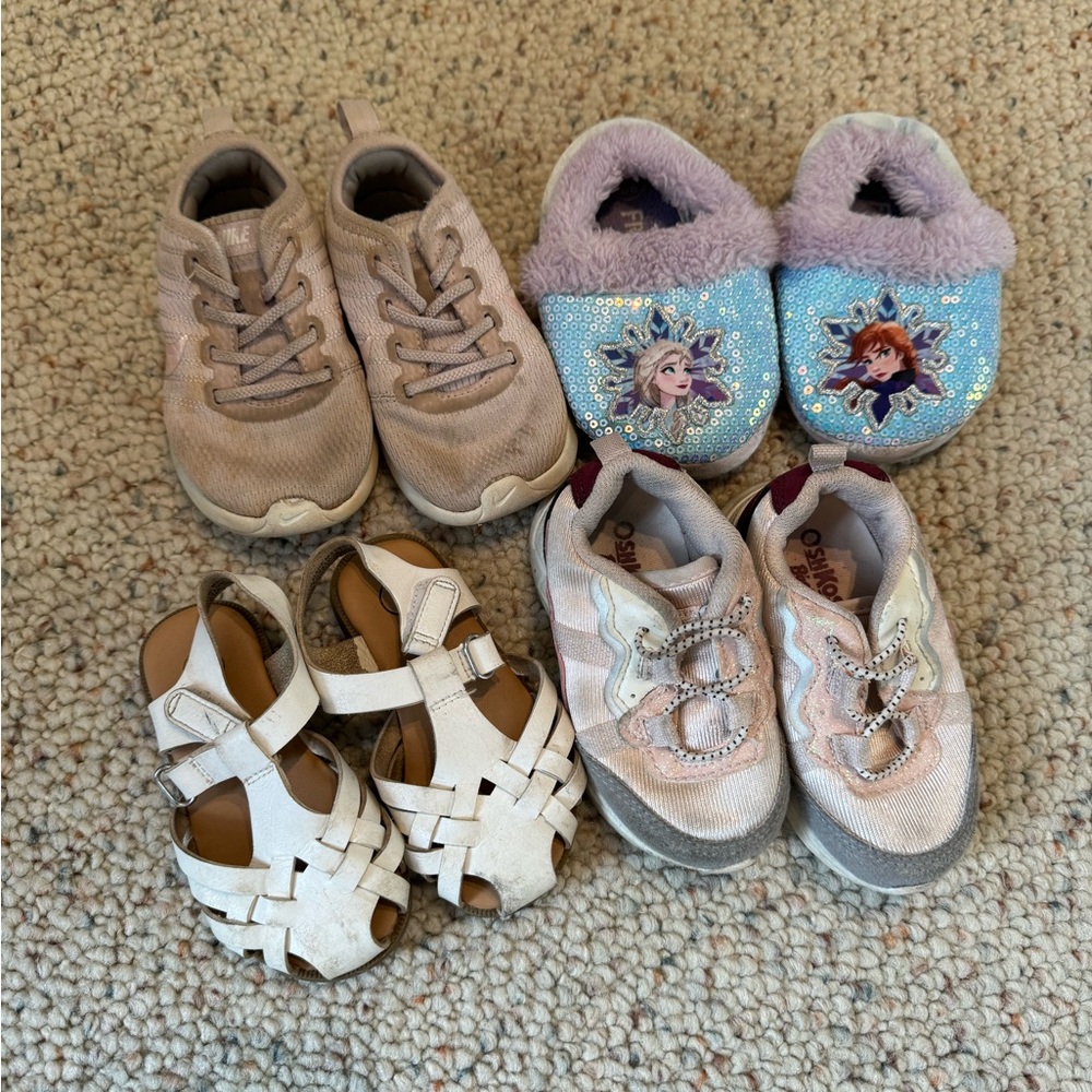 Bundle of 4 shoes